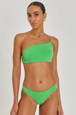 Geometric Athletic Kiwi